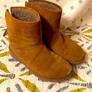 Fit flop boots with cute tie on the back size 8